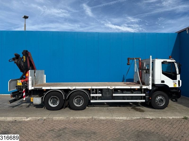 Camião de caixa aberta/ Plataforma, Camião grua Iveco Trakker 360 6x4, EURO 6, Palfinger, Remote: foto 8 Camião de caixa aberta/ Plataforma, Camião grua Iveco Trakker 360 6x4, EURO 6, Palfinger, Remote: foto 8
