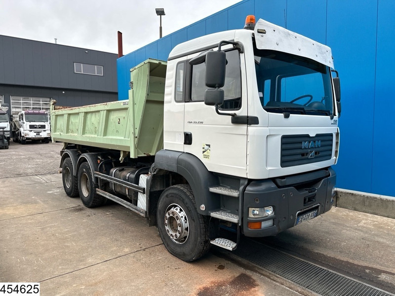 MAN TGA 33 350 6x4, Manual, Steel suspension - Camião basculante: foto 3 MAN TGA 33 350 6x4, Manual, Steel suspension - Camião basculante: foto 3