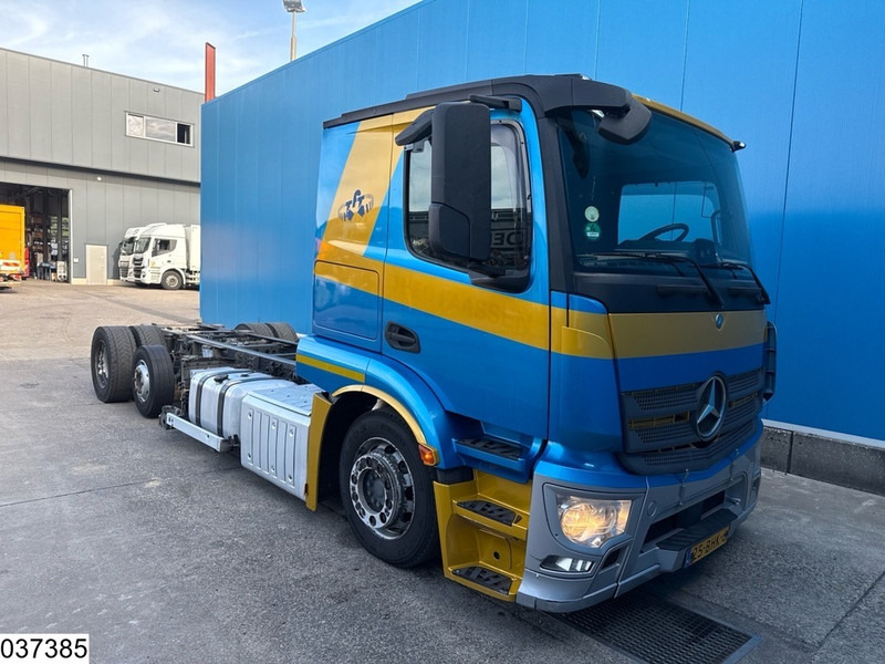 Mercedes-Benz Actros 2443 6x2, EURO 6, PTO, Standairco - Camião chassi: foto 2 Mercedes-Benz Actros 2443 6x2, EURO 6, PTO, Standairco - Camião chassi: foto 2