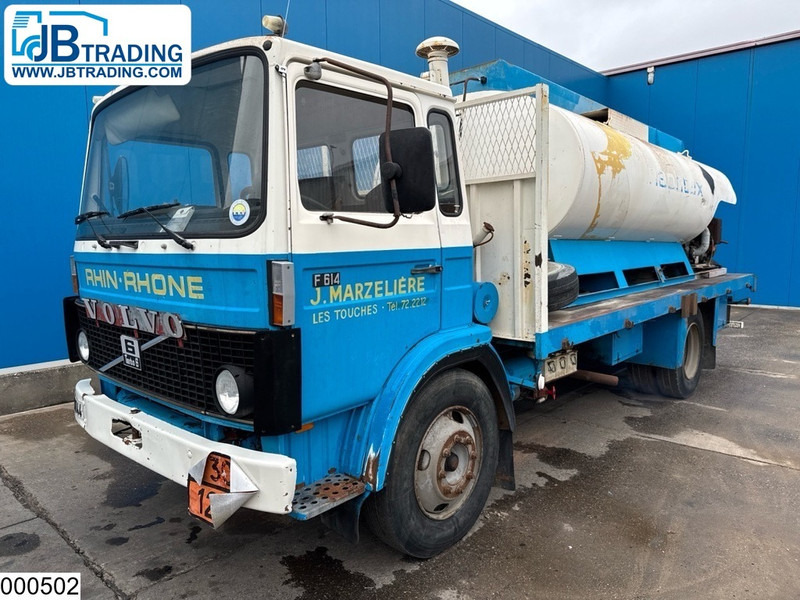 Volvo F 614 Manual, Steel suspension, Fuel, 8000 L - Camião cisterna: foto 1 Volvo F 614 Manual, Steel suspension, Fuel, 8000 L - Camião cisterna: foto 1