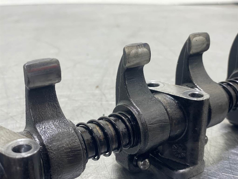 Ahlmann AS900-Cummins B3.3T-Rocker arm assembly - Motor para Máquina de construção: foto 5 Ahlmann AS900-Cummins B3.3T-Rocker arm assembly - Motor para Máquina de construção: foto 5