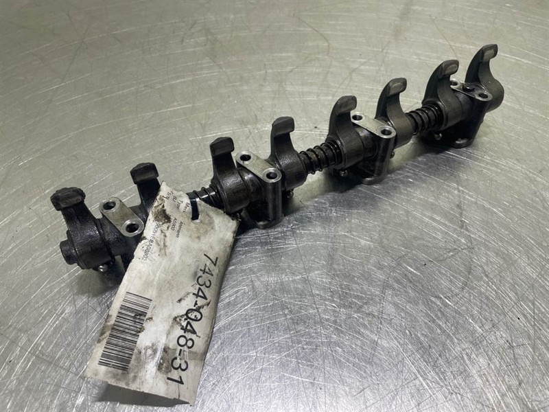 Ahlmann AS900-Cummins B3.3T-Rocker arm assembly - Motor para Máquina de construção: foto 1 Ahlmann AS900-Cummins B3.3T-Rocker arm assembly - Motor para Máquina de construção: foto 1
