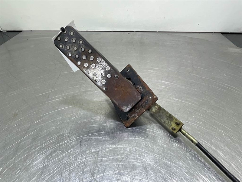 Ahlmann AZ14-4184957A-Gas pedal/Fusspedal - Cabine e interior para Máquina de construção: foto 2 Ahlmann AZ14-4184957A-Gas pedal/Fusspedal - Cabine e interior para Máquina de construção: foto 2