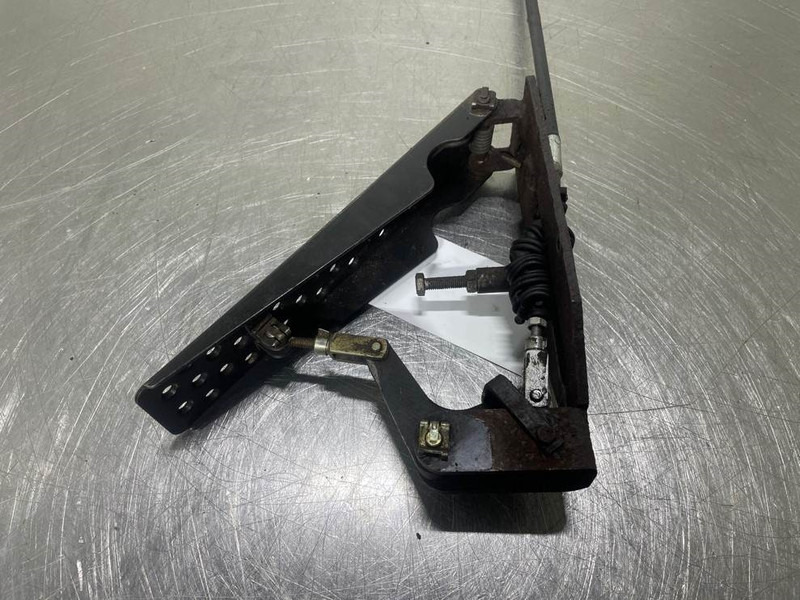 Ahlmann AZ6-4104384A-Gas pedal - Cabine e interior para Máquina de construção: foto 4 Ahlmann AZ6-4104384A-Gas pedal - Cabine e interior para Máquina de construção: foto 4