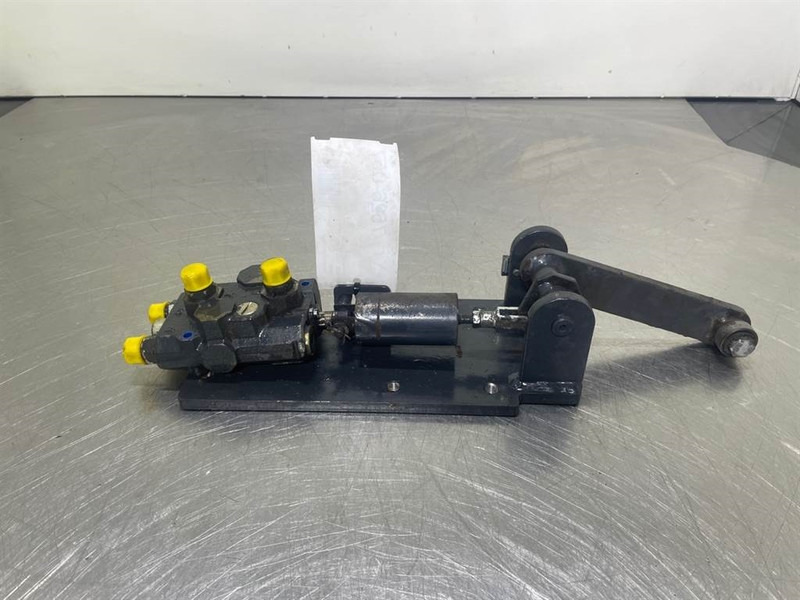 Ahlmann AZ6-4145334O-Stuetzventilschaltung/Zwenkventiel - Hidráulica para Máquina de construção: foto 1 Ahlmann AZ6-4145334O-Stuetzventilschaltung/Zwenkventiel - Hidráulica para Máquina de construção: foto 1