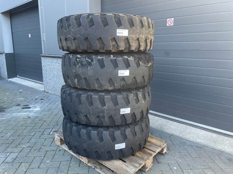 Atlas AR65-Michelin 335/80R20 (12.5R20)-Tire/Reifen/Band - Jantes e pneus para Máquina de construção: foto 2 Atlas AR65-Michelin 335/80R20 (12.5R20)-Tire/Reifen/Band - Jantes e pneus para Máquina de construção: foto 2