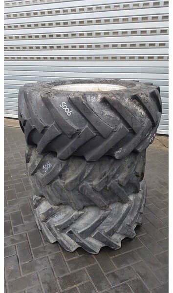 BKT 405/70-20 (16/70-20) - Tyre/Reifen/Band - Jantes e pneus para Máquina de construção: foto 1 BKT 405/70-20 (16/70-20) - Tyre/Reifen/Band - Jantes e pneus para Máquina de construção: foto 1
