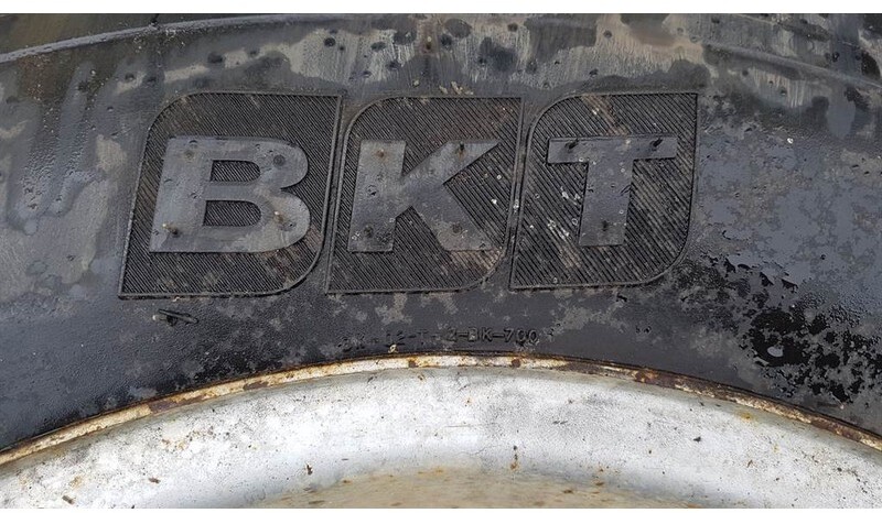 BKT 405/70-20 (16/70-20) - Tyre/Reifen/Band - Jantes e pneus para Máquina de construção: foto 3 BKT 405/70-20 (16/70-20) - Tyre/Reifen/Band - Jantes e pneus para Máquina de construção: foto 3