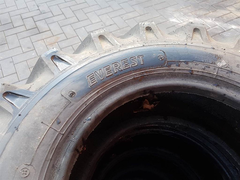 Everest 10.0/75-15.3 - Tire/Reifen/Band - Pneu para Máquina de construção: foto 3 Everest 10.0/75-15.3 - Tire/Reifen/Band - Pneu para Máquina de construção: foto 3