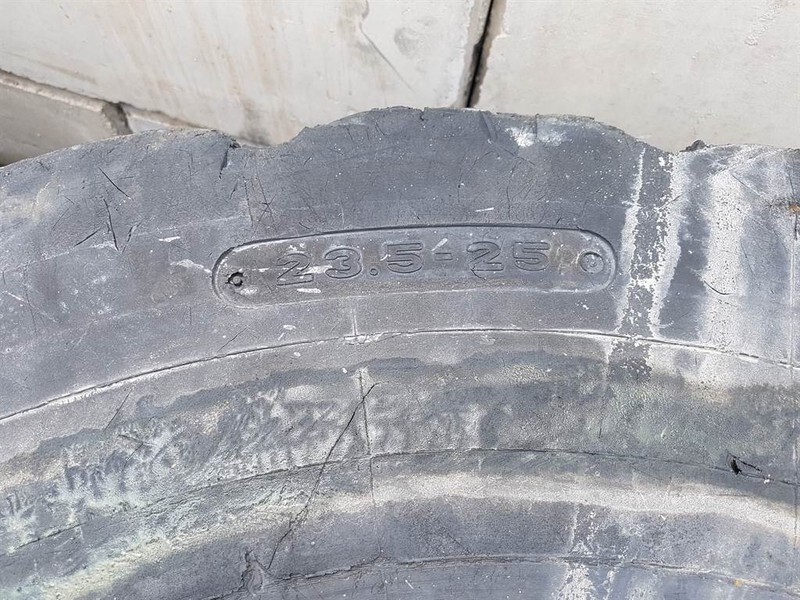 Goodyear 23.5-25 - Tyre/Reifen/Band - Pneu para Máquina de construção: foto 4 Goodyear 23.5-25 - Tyre/Reifen/Band - Pneu para Máquina de construção: foto 4