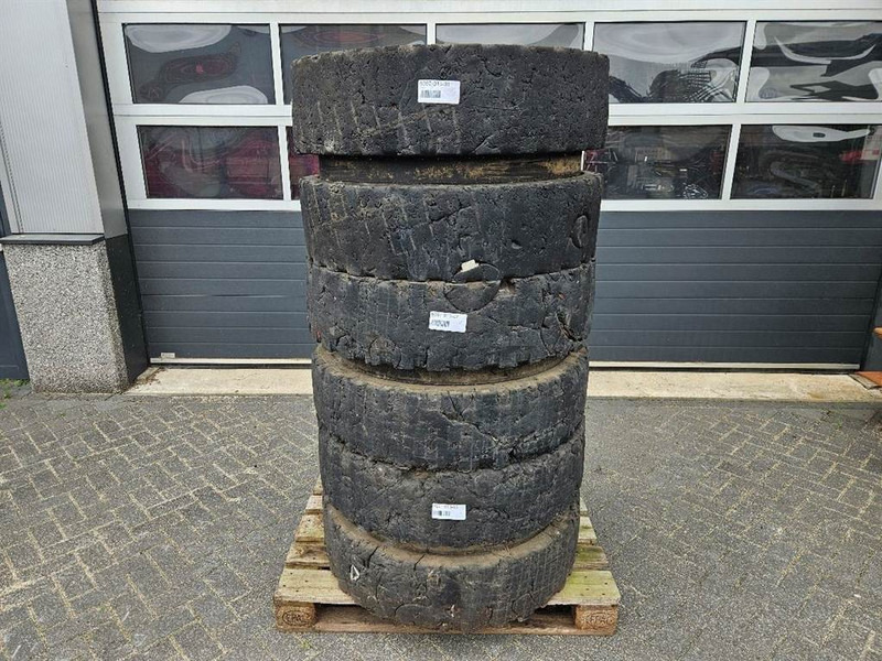 Liebherr 10.00-20 - Tire/Reifen/Band - Jantes e pneus para Máquina de construção: foto 1 Liebherr 10.00-20 - Tire/Reifen/Band - Jantes e pneus para Máquina de construção: foto 1