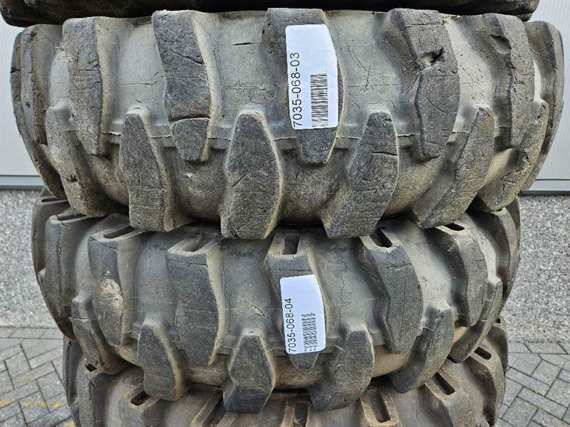 Liebherr A924B-Athletik 10.00-20-Tire/Reifen/Band - Jantes e pneus para Máquina de construção: foto 4 Liebherr A924B-Athletik 10.00-20-Tire/Reifen/Band - Jantes e pneus para Máquina de construção: foto 4