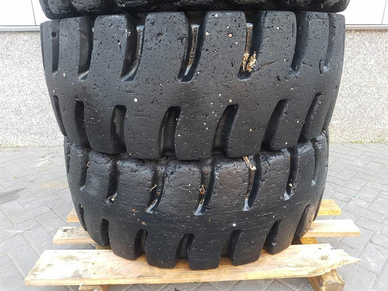Liebherr L514 Stereo-Goodyear 17.5R25-Tire/Reifen/Band - Pneu para Máquina de construção: foto 4 Liebherr L514 Stereo-Goodyear 17.5R25-Tire/Reifen/Band - Pneu para Máquina de construção: foto 4