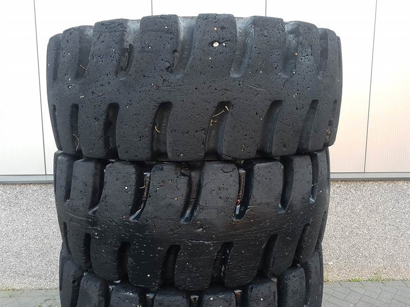 Liebherr L514 Stereo-Goodyear 17.5R25-Tire/Reifen/Band - Pneu para Máquina de construção: foto 3 Liebherr L514 Stereo-Goodyear 17.5R25-Tire/Reifen/Band - Pneu para Máquina de construção: foto 3