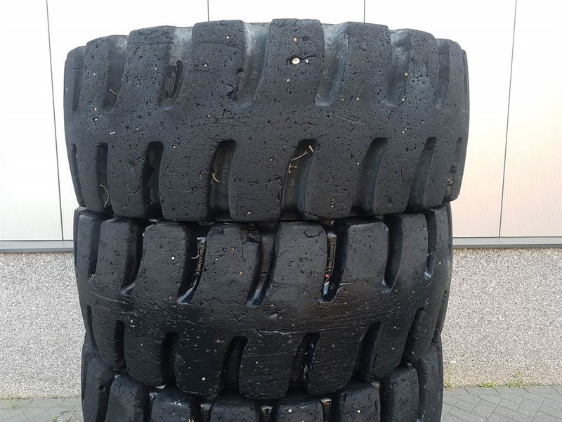 Liebherr L514 Stereo-Goodyear 17.5R25-Tire/Reifen/Band - Pneu para Máquina de construção: foto 3 Liebherr L514 Stereo-Goodyear 17.5R25-Tire/Reifen/Band - Pneu para Máquina de construção: foto 3