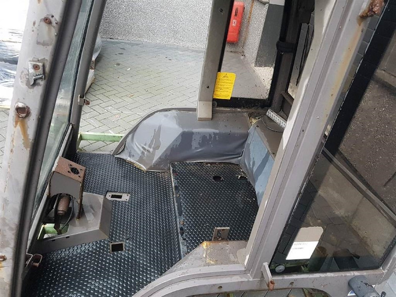 Manitou MLA627 - Cabin/Kabine/Cabine - Cabine e interior para Máquina de construção: foto 4 Manitou MLA627 - Cabin/Kabine/Cabine - Cabine e interior para Máquina de construção: foto 4