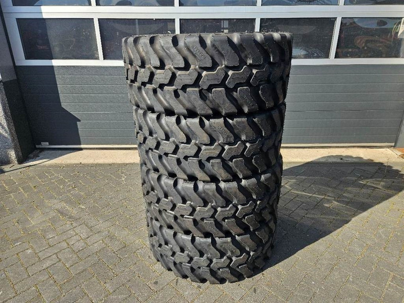 SWT 405/70R20 (16.0/70R20) *NEW* - Tire/Reifen/Band - Jantes e pneus para Máquina de construção: foto 2 SWT 405/70R20 (16.0/70R20) *NEW* - Tire/Reifen/Band - Jantes e pneus para Máquina de construção: foto 2