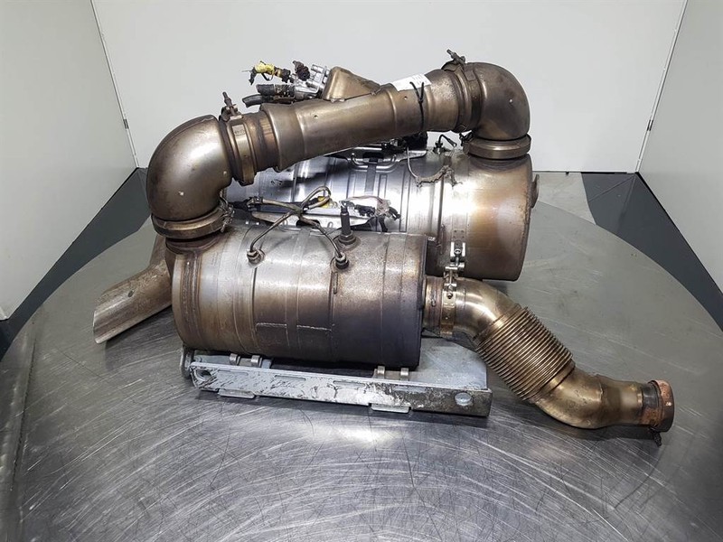 Sennebogen 818 - Exhaust system/Auspuff/Uitlaat - Motor e peças para Máquina de construção: foto 3 Sennebogen 818 - Exhaust system/Auspuff/Uitlaat - Motor e peças para Máquina de construção: foto 3