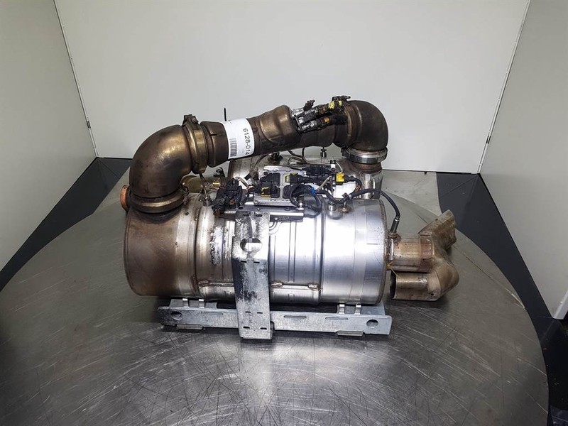 Sennebogen 818 - Exhaust system/Auspuff/Uitlaat - Motor e peças para Máquina de construção: foto 1 Sennebogen 818 - Exhaust system/Auspuff/Uitlaat - Motor e peças para Máquina de construção: foto 1