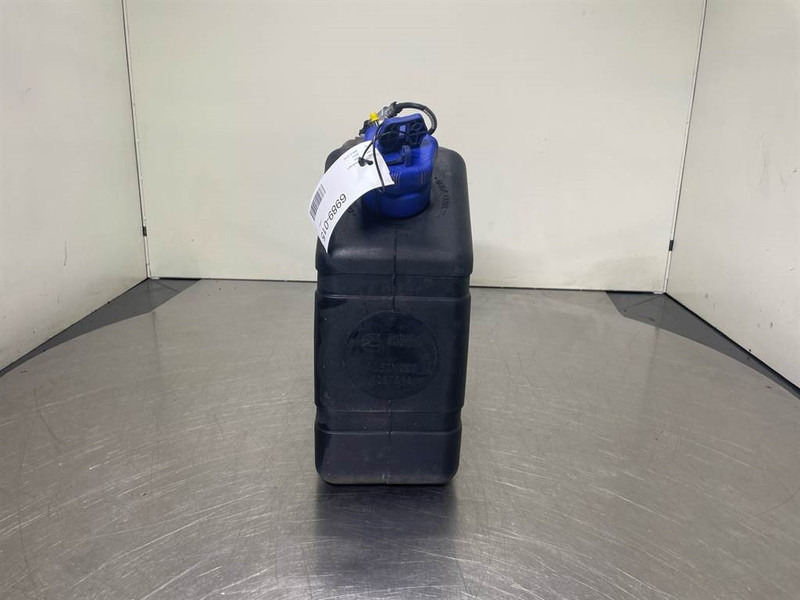 Sennebogen 835E-Cummins 4387616-AdBlue tank - Estrutura/ Châssis para Máquina de construção: foto 3 Sennebogen 835E-Cummins 4387616-AdBlue tank - Estrutura/ Châssis para Máquina de construção: foto 3