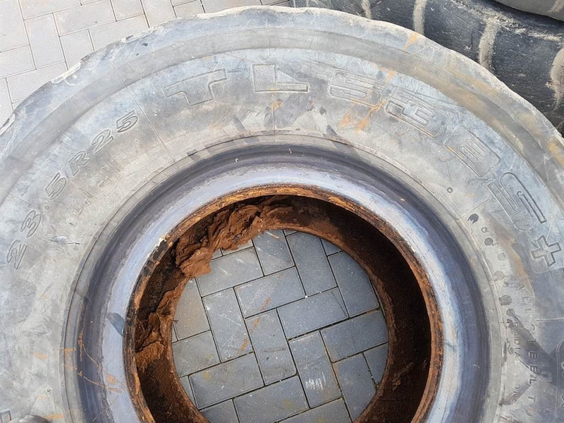 TRIANGLE 23.5R25 - Tire/Reifen/Band - Pneu para Máquina de construção: foto 4 TRIANGLE 23.5R25 - Tire/Reifen/Band - Pneu para Máquina de construção: foto 4