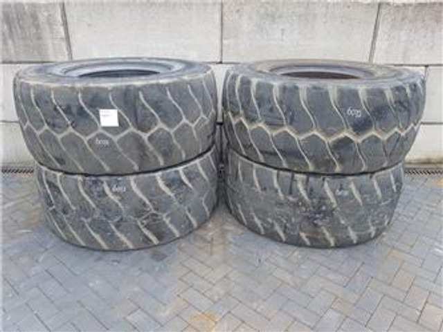 TRIANGLE 23.5R25 - Tire/Reifen/Band - Pneu para Máquina de construção: foto 1 TRIANGLE 23.5R25 - Tire/Reifen/Band - Pneu para Máquina de construção: foto 1