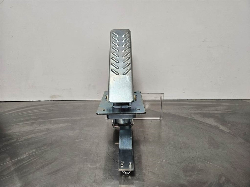 Terex TL/SKL/SKS-5692657905-Gas pedal - Cabine e interior para Máquina de construção: foto 4 Terex TL/SKL/SKS-5692657905-Gas pedal - Cabine e interior para Máquina de construção: foto 4