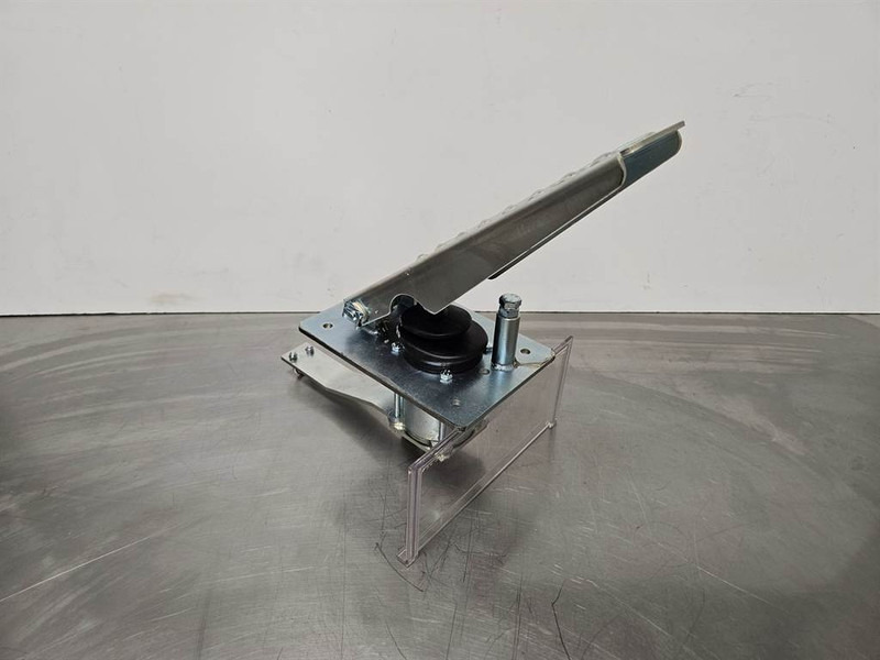 Terex TL/SKL/SKS-5692657905-Gas pedal - Cabine e interior para Máquina de construção: foto 5 Terex TL/SKL/SKS-5692657905-Gas pedal - Cabine e interior para Máquina de construção: foto 5