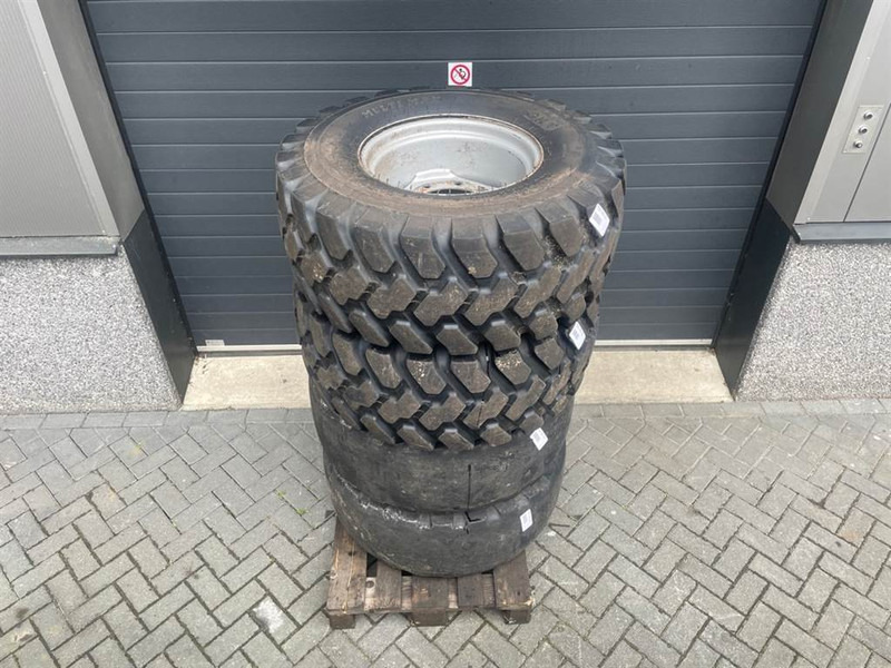 Terex TL120-BKT 400/70R20-Tire/Reifen/Band - Jantes e pneus para Máquina de construção: foto 2 Terex TL120-BKT 400/70R20-Tire/Reifen/Band - Jantes e pneus para Máquina de construção: foto 2