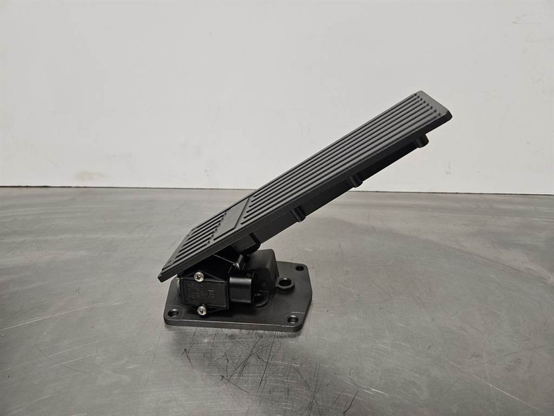 Terex TL260-5350260006-Gas pedal/Fusspedal/Gaspedaal - Sistema elétrico para Máquina de construção: foto 4 Terex TL260-5350260006-Gas pedal/Fusspedal/Gaspedaal - Sistema elétrico para Máquina de construção: foto 4