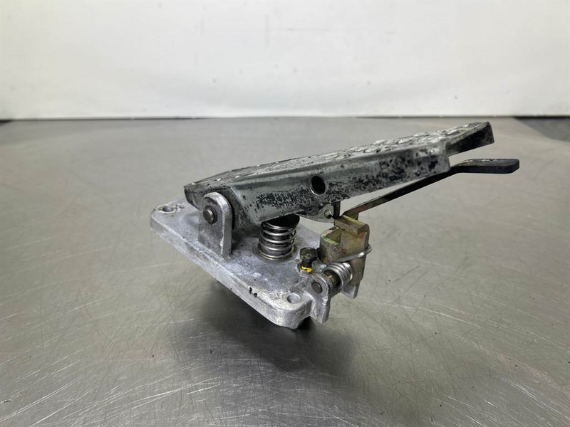 Terex TW150-6041506-Brake pedal/Bremspedal/Rempedaal - Cabine e interior para Máquina de construção: foto 4 Terex TW150-6041506-Brake pedal/Bremspedal/Rempedaal - Cabine e interior para Máquina de construção: foto 4
