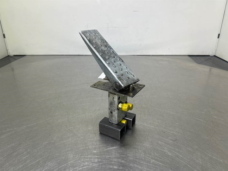 Terex TW150-Atlas 6049419/6047885-Gas pedal - Cabine e interior para Máquina de construção: foto 1 Terex TW150-Atlas 6049419/6047885-Gas pedal - Cabine e interior para Máquina de construção: foto 1