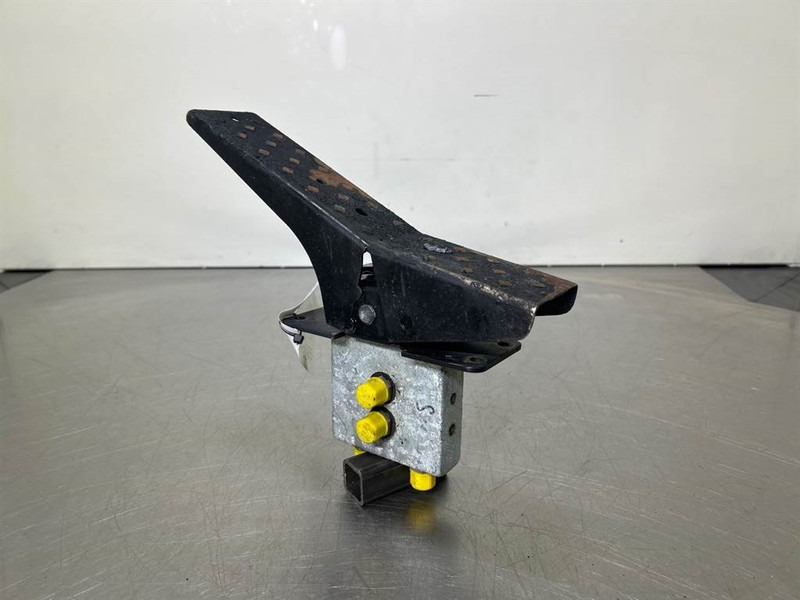 Terex TW150-Atlas 6073926-Pedal/Pedaal - Cabine e interior para Máquina de construção: foto 1 Terex TW150-Atlas 6073926-Pedal/Pedaal - Cabine e interior para Máquina de construção: foto 1