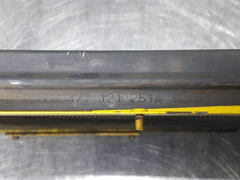 Volkswagen 477121251A-Cooler/Kühler/Koeler - Motor e peças para Máquina de construção: foto 4 Volkswagen 477121251A-Cooler/Kühler/Koeler - Motor e peças para Máquina de construção: foto 4