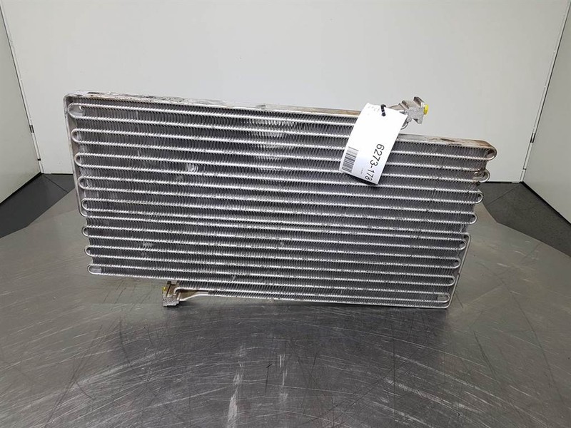 Volvo L50F-Modine 5053410-Airco condenser/Airco koeler - Estrutura/ Châssis para Máquina de construção: foto 1 Volvo L50F-Modine 5053410-Airco condenser/Airco koeler - Estrutura/ Châssis para Máquina de construção: foto 1