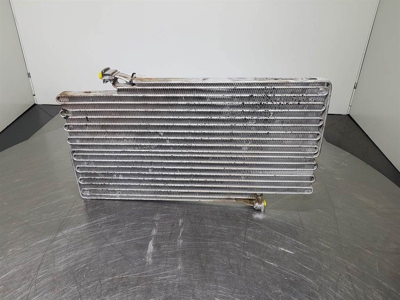 Volvo L50F-Modine 5053410-Airco condenser/Airco koeler - Estrutura/ Châssis para Máquina de construção: foto 3 Volvo L50F-Modine 5053410-Airco condenser/Airco koeler - Estrutura/ Châssis para Máquina de construção: foto 3