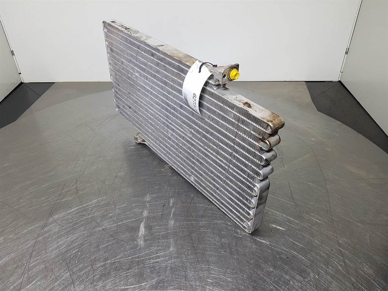 Volvo L50F-Modine 5053410-Airco condenser/Airco koeler - Estrutura/ Châssis para Máquina de construção: foto 2 Volvo L50F-Modine 5053410-Airco condenser/Airco koeler - Estrutura/ Châssis para Máquina de construção: foto 2