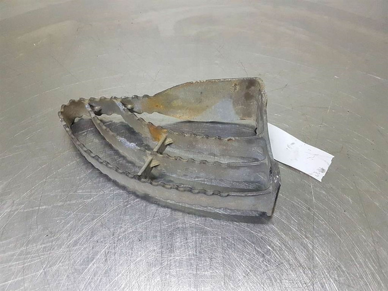 Yanmar V70-0451006012-Stair panel/Trittstufen/Traptreden - Estrutura/ Châssis para Máquina de construção: foto 1 Yanmar V70-0451006012-Stair panel/Trittstufen/Traptreden - Estrutura/ Châssis para Máquina de construção: foto 1