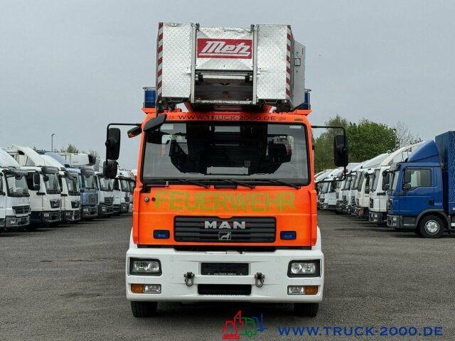 MAN 15.285 METZ Feuerwehr Drehleiter 30mRettungskorb - Camião: foto 2 MAN 15.285 METZ Feuerwehr Drehleiter 30mRettungskorb - Camião: foto 2