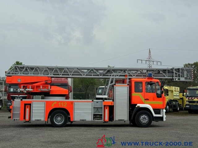 MAN 15.285 METZ Feuerwehr Drehleiter 30mRettungskorb - Camião: foto 4 MAN 15.285 METZ Feuerwehr Drehleiter 30mRettungskorb - Camião: foto 4