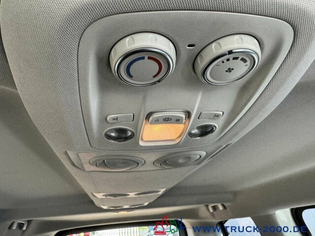 Opel Vivaro 9 Sitzer Klima vorne & hinten Navi + DAB - Minibus, Furgão de passageiros: foto 3 Opel Vivaro 9 Sitzer Klima vorne & hinten Navi + DAB - Minibus, Furgão de passageiros: foto 3