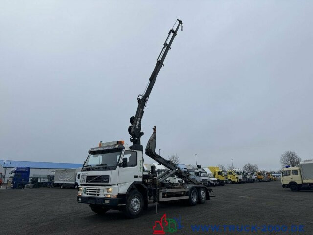 Fotografia de interior 1: Camião polibenne, Camião grua Volvo 340 HIAB Kran 11,9m=790kg 5+6 Steuerkreis Klima