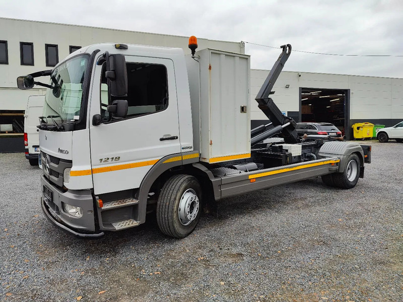 Mercedes-Benz Atego 1218 Containersystem / Hooklift Hyvalift - Camião polibenne: foto 1 Mercedes-Benz Atego 1218 Containersystem / Hooklift Hyvalift - Camião polibenne: foto 1