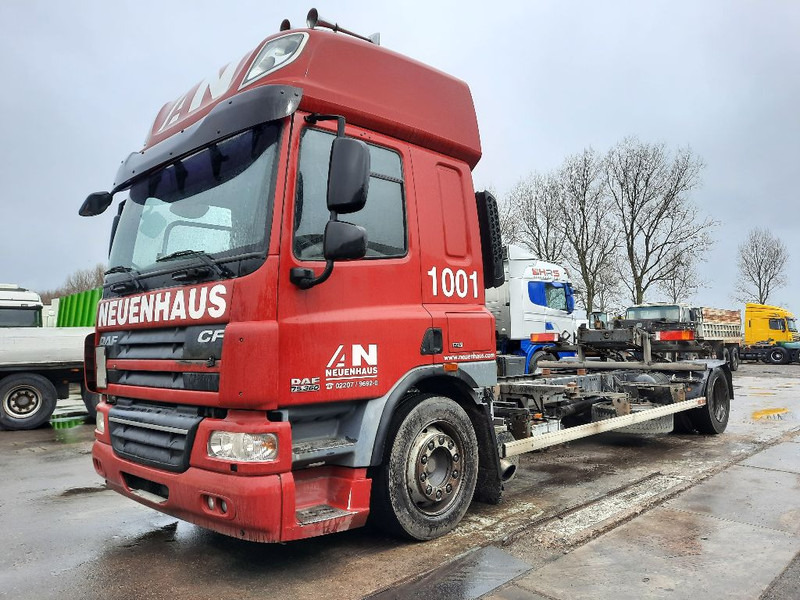 DAF CF75.360 MANUAL GEARBOX - Camião transportador de contêineres/ Caixa móvel: foto 1 DAF CF75.360 MANUAL GEARBOX - Camião transportador de contêineres/ Caixa móvel: foto 1