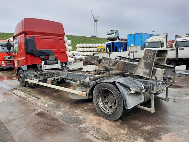 DAF CF75.360 MANUAL GEARBOX - Camião transportador de contêineres/ Caixa móvel: foto 4 DAF CF75.360 MANUAL GEARBOX - Camião transportador de contêineres/ Caixa móvel: foto 4