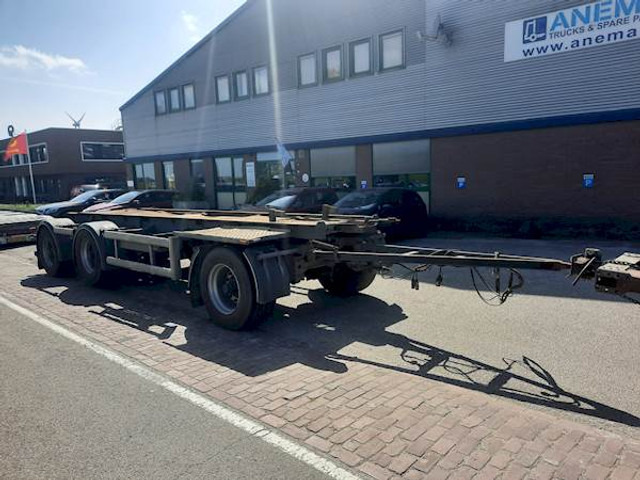 Floor FLA-3-101 - Semi-reboque transportador de contêineres/ Caixa móvel: foto 5 Floor FLA-3-101 - Semi-reboque transportador de contêineres/ Caixa móvel: foto 5