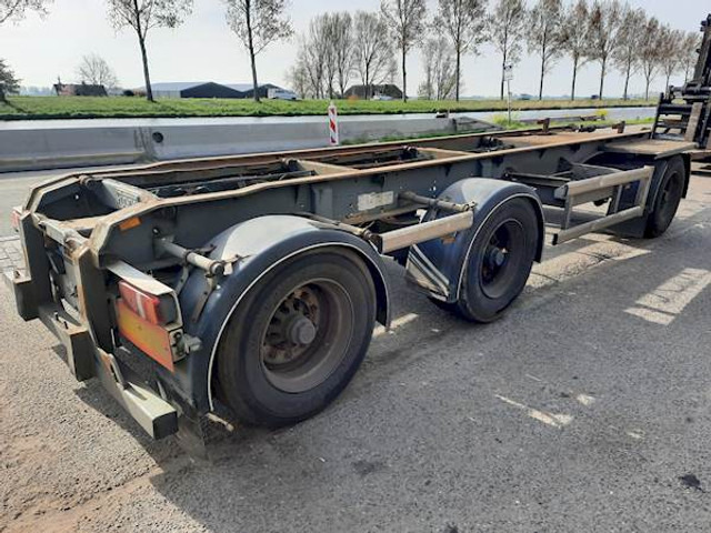 Floor FLA-3-101 - Semi-reboque transportador de contêineres/ Caixa móvel: foto 4 Floor FLA-3-101 - Semi-reboque transportador de contêineres/ Caixa móvel: foto 4