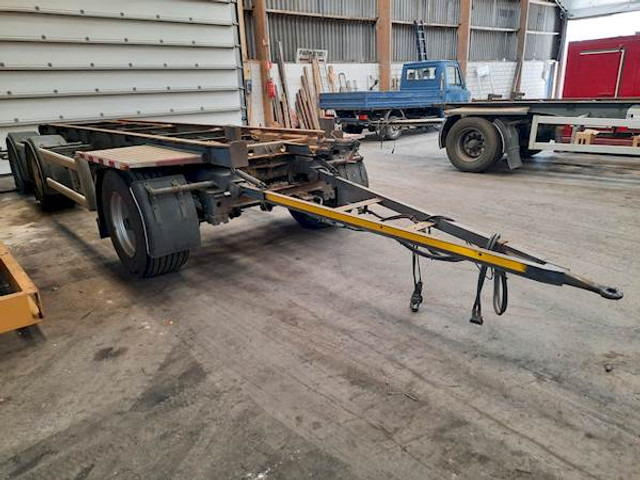 Floor FLA-3-101 - Semi-reboque transportador de contêineres/ Caixa móvel: foto 2 Floor FLA-3-101 - Semi-reboque transportador de contêineres/ Caixa móvel: foto 2