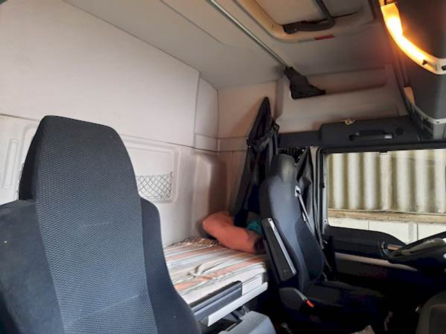 Fotografia de interior 1: Camião transportador de contêineres/ Caixa móvel MAN TGX 26.440