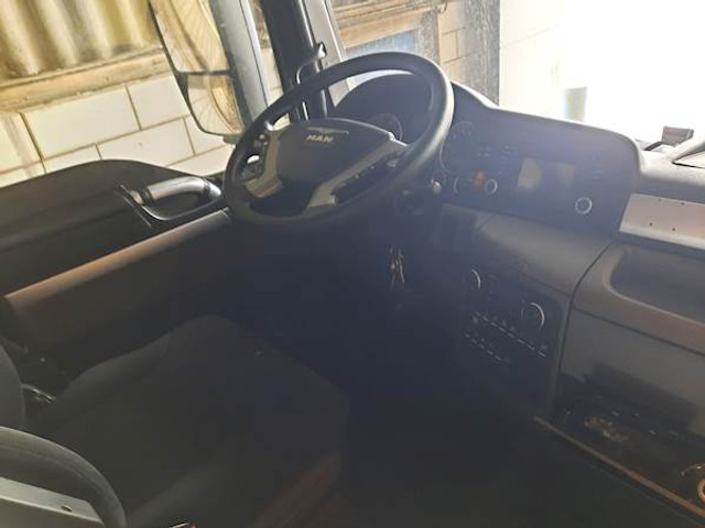 Camião transportador de contêineres/ Caixa móvel MAN TGX 26.440: foto 7